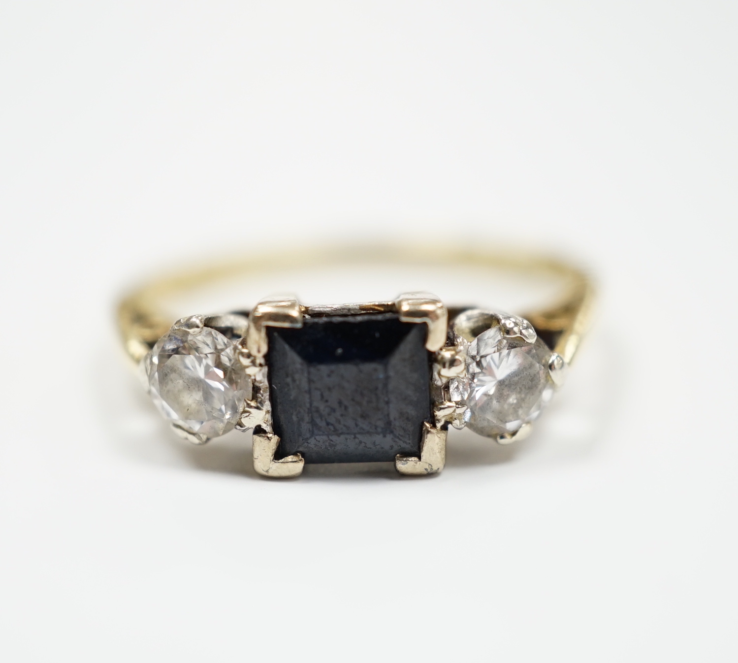 An 18ct gold, single stone sapphire and two stone diamond set ring, size O/P, gross weight 3.3 grams.